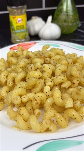 9.4K views · 51 reactions | Let’s be real, Garlic Bread is the main character — that’s why we made it into a pasta 稜 Check out this tasty hacking using our NEW Dash Garlic Pesto Pasta Blend! | Mrs. Dash | Facebook