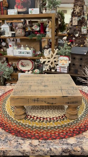 Christmas tray decorating ideas at The Carpenters Loft Primitives and More #bestsmalltownshopping #thecarpentersloft #almostheavenwestvirginia | The Carpenters Loft Primitives and More