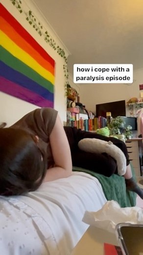 Zara Beth 🌙 on Instagram: "paralysis episode | how i get up & transfer! 🧡 - #neurologicaldisorder #wheelchairuser #paralysis #wheelchair #chronicillness"