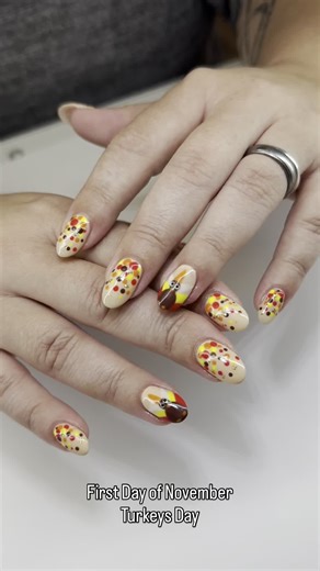 The first day of November brings the cutest turkey nails of the Thanksgiving season! 🍂🦃 Book your holiday nail appointment now before the schedule fills up! 💅✨ 📍 Location: Nova Beauty Bar 1891 S Main St Fall River, MA 02724 Text or Call 508-496-0143 . . . #nailsbyKim🎀 #ThanksgivingNails #TurkeyNails #HolidayNails #NailDesign