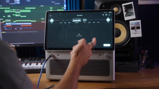 Discover the hidden features of LAVA STUDIO with Patrick Breen. Patrick shows how to add and move effects right on the touchscreen — drag, drop, play. With LAVA STUDIO's 8-slot chain, you can freely build your sound. Picked the wrong effect? Just swipe up to remove it. | LAVA MUSIC
