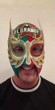 Own a piece of history! 🏆 El Grande Americano's mask worn at #AAANocheDeLosGrandes