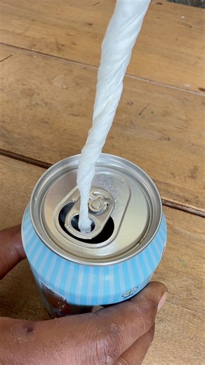 Don’t throw away the old can! How can you easily make an oil lamp using a can! #diy #ideas