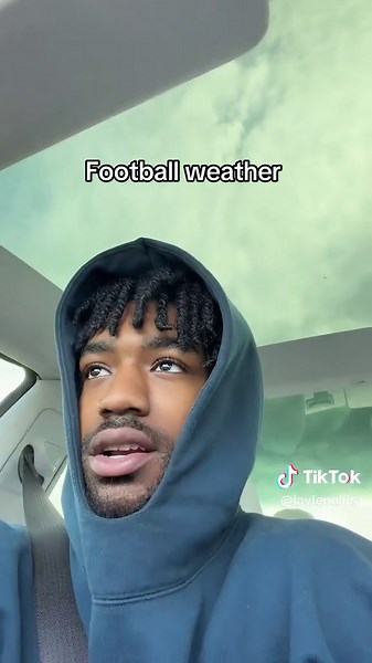 Elli$ (@jaylenellis1)’s video of football