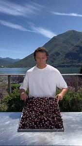 french pastry chef on Instagram: "flower  By chef : @pastrychef_am @pastryclass #hamidotaibi #pastry #chocolate #explore"