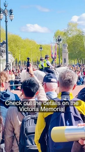 Changing of the Guard at Buckingham Palace 🇬🇧 #London #BuckinghamPalace #ChangingOfTheGuard
