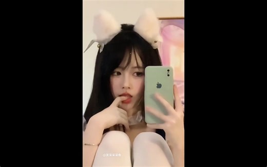 性感火爆！这位舞者用擦边舞蹈展现无与伦比的魅力！