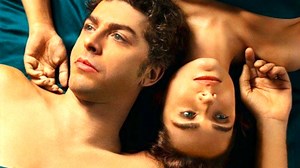 Netflix lancia il trailer della sua nuova serie Fedeltà (e la colonna sonora è un inedito di Arisa)