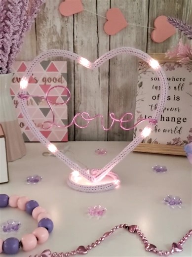 ➡️ Valentine Templates 💞 🩷 I still love how this one turned out! Wire and a simple idea coming together in such a soft way. Handmade pieces like this don’t follow trends or seasons they just stay. They grow into the space, become part of the atmosphere, and quietly tell their story 💖 If you’d like to make something similar, my Valentine wire templates are available in my store you can find them at the link in my bio. 🩷 If you’d like to learn how I add lights to my designs, that’s covered ste