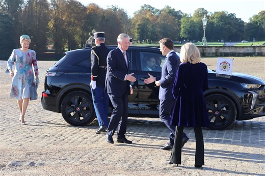 VIDEO. L'arrivée en images d'Emmanuel Macron et du roi des Belges à Chantilly