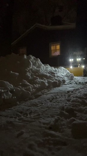 As requested, slowmo! I love the way the light breaks through the snow coming off the blade. 😃#dozerlife #operator #rc4wd https://store.rc4wd.com/114-Scale-DXR2-Hydraulic-Earth-Dozer_p_4768.html