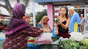 1.3M views · 10K reactions | What Women CAN'T DO in Malaysia  | Adventure Panda | Facebook