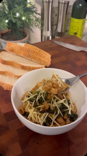 Creamy Chickpea Pasta with Greens 🍲🌿 A hearty and flavorful dish with blended chickpeas for a creamy texture, leafy greens, and a touch of spice—perfect for a cozy meal! Prep Time: 15 mins Cook Time: 30 mins Servings: 4-6 Ingredients • 2 (13.4 oz) cans chickpeas, drained • ½ onion, finely chopped • 6 cloves fresh garlic • 48 oz vegetable broth • Fresh or dried rosemary • ¾ lb pasta • 2-3 tbsp tomato paste • 1 veggie bouillon cube • Kale or any dark leafy green • Olive oil Recommended Spices: •