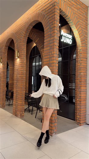 I.D.N on Instagram: "春款x冬款持續追加中 今晚再次送單 一起跟廠商搶現貨拼年前出貨📦 來一件顯瘦裙🤎🤎🤎"