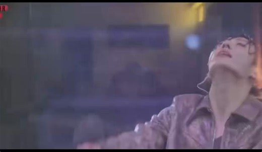 lu nonton lewat link haram mana ko delay gitu, sinyal lu jelek malah nyalahin bts lypsinc. Lagian effort banget sampe nonton konser bts loh, idol lu konser aja gw gatau. 😭