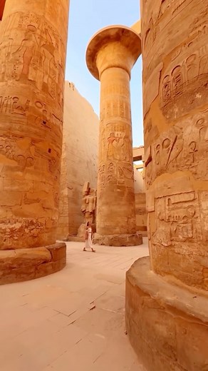 Greek Travelers on Instagram: "🏜️ Ανακάλυψε την αρχαία Αίγυπτο, από τις πυραμίδες και το πολύχρωμο Κάϊρο 🌆, έως τις 🌴 οάσεις του Ελ Φαγιούμ και🚢 Ζήσε την εμπειρία να πλέεις στον Νείλο, από Aswan ως Luxor. 🇪🇬 Ένα ταξίδι στον χρόνο σε περιμένει… ✈️ Ακόμα να έρθεις μαζί μας; #GreekTravelers"