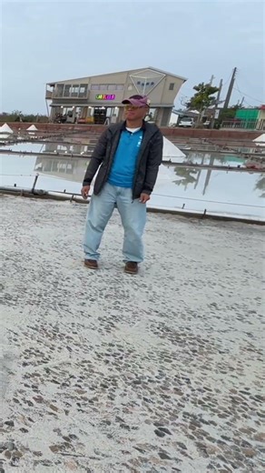 山海共鳴、藝術牽線！福島只見町長訪北門 盼開啟台日友好新篇章|北門區26日跨越山海溫馨交流。日本福島縣只見町町長渡部勇夫率領官員，只見町觀光大使、知名畫家吉田瑠美拜會北門區公所|影片提供：北門區公所