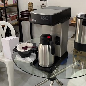 Talk about efficient! 👌 The Bravilor Bonamat ISO quick filter coffee machine brews deliciously hot quick filter coffee straight into a 2L stainless steel vacuum flask. ☕️ Reduces loss of heat from transferring from one container to the next ☕️ Vacuum flask maintains the coffee at the correct temperature for a longer period of time ☕️ No water line needed! Machines can be manually filled and placed anywhere with and electrical power source 📲 Email us for more information at info@pfescorp.com or