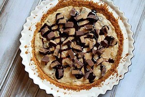 8.5M views · 701 reactions | This PEANUT BUTTER CUP CHEESECAKE PIE is incredible! Print the full recipe here: https://www.recipeboy.com/2015/03/peanut-butter-cup-cheesecake-pie/ | RecipeGirl | Facebook