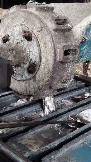 Aluminium Ingots Casting process conveyor belt #aluminium #ingot #casting #processvideo #diecasting