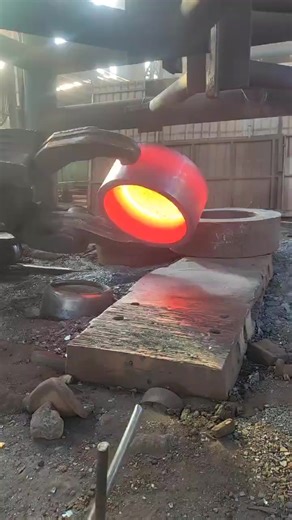 Why Open-Die Forging Excels in Small-Batch Production Open forging is a strategic manufacturing solution for low-volume, high-mix orders. Its process characteristics deliver measurable advantages across cost, quality, and lead time. #Forging #Manufacturing #Railways #MechanicalEngineering #OpenDieForging #SteelIndustry #CustomManufacturing | Liuzhou Zhongpeng Machinery manufacturing Co., LTD