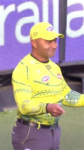 100 games between the sticks for our happiest Goal Umpire, @david_rodan 😊🏳️ | AFL