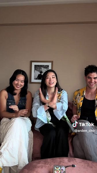 Just a little hang with the stars of Maybe Happy Ending @shel & @Darren Criss - should we sing a song from @Kpop Demon Hunters Netflix 🤩