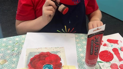 🌺 𝐑𝐞𝐦𝐞𝐦𝐛𝐫𝐚𝐧𝐜𝐞 𝐃𝐚𝐲 𝟐𝟎𝟐𝟓 🌺 Today our whole school joined other schools from the campus for a special Remembrance ceremony at Tor Bridge High. Together we created a wave of poppies and wrote special messages to remember and show our respect to those who have served. The children demonstrated excellent respect throughout the service and during the minute’s silence. A special well done to AJ, who represented our school by laying the poppy wreath. Special thanks to everyone at Tor 