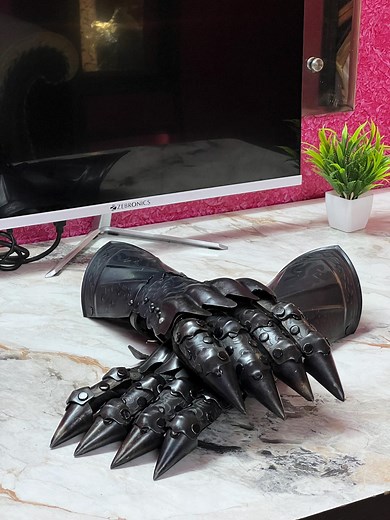 Black Metal Nazgul Gauntlet: Gothic Knight Armor, Wearable Cosplay Prop - Etsy
