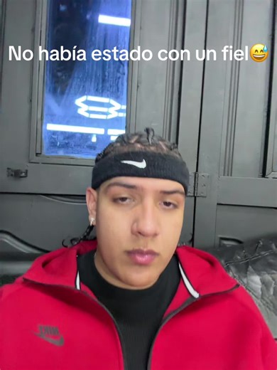 Debut de Amor: Vitta Bass y su Novia en el Fútbol