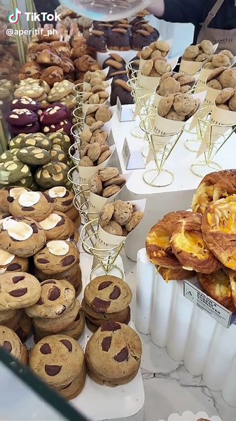 Gorgeous Views and Delightful Treats at Apéritif MOA