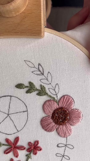 Floral Sampler Stitch Along— Day 5: stem stitch and leaf stitch 🌿🪡 Welcome to day 5 of my embroidery stitch along using the floral stitch sampler pattern. Today, we’ll be learning two stitches: stem and leaf stitch. These are essential embroidery stitches that allow you to create endless types of greenery! 💚 Tune in tomorrow for the next stitch tutorial and grab yours today! #embroidery#fiberartist#handembroidery#beginnerembroidery#crafts#handstitched#embroideryart#embroidertok#processvideo#e