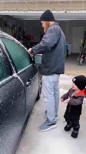 snow satisfying asmr 🥶 #asmr #relaxing #snow #ice