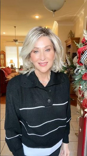 CLASSIC STYLE | CROWD PLEASER Wig | Raquel Welch | SS Biscuit