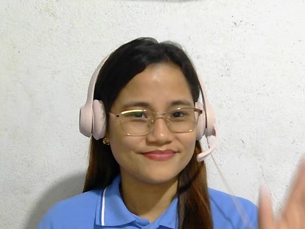 Gina C. tutor video introduction on Preply