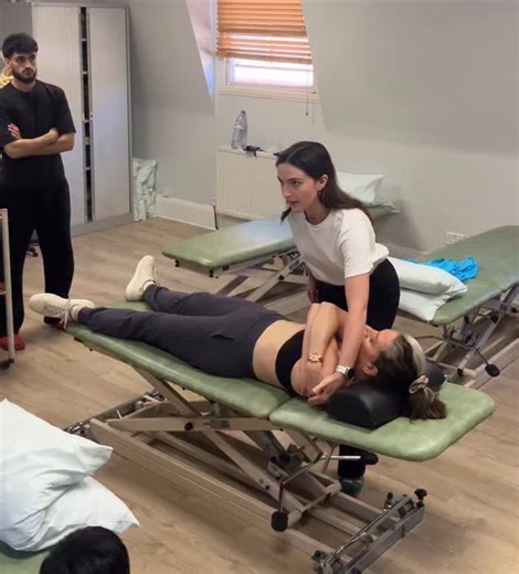 💡 Strong foundations create exceptional results. Here’s Chiropractor & OMT Instructor Alison McLuckie demonstrating a supine thoracic manipulation — a core technique every manual therapist should master. At OMT Training, we focus on building solid, evidence-based foundations so you can deliver expert, safe, and effective results in your clinic. 📚 Learn with us: ✅ Face-to-Face Spinal Manipulation Courses — New 2025 & 2026 London dates just released ✅ Fully Online Diplomas & CPD → https://online
