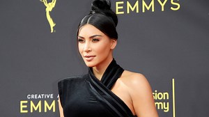 Kim Kardashian en legging moulant et brassière débordante dévoile les coulisses de son dernier clip - Grazia