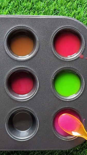 Mixing Varmine Red, Magenta & Light Green 🌈 Amazing Color Result! #asmr #relaxing #colormixingmagic