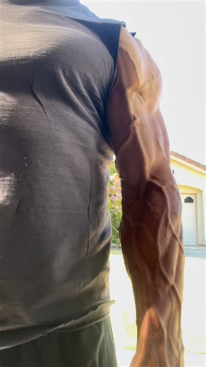 Joseph T Rhodes on Instagram: "Post 4 mile run cardio pump. While cold AF out. #physique #natty #gym #fitness #fitnessmotivation"