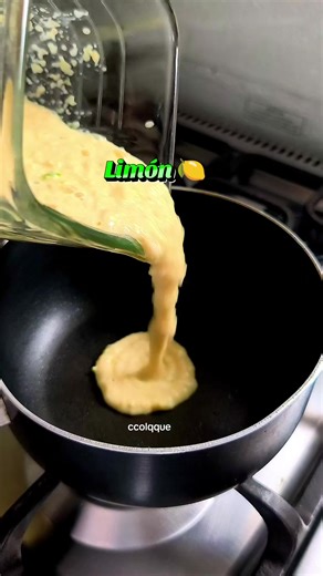 Sin horno! Sin azúcar Ni harinas! Postre cheesecake! ✅Ingredientes: 1 manzana grande o 2 pequeñas mejor si tiene un toque cítrico (le da mejor sabor) 1 cda llena de Maizena o fecula de maíz 3 cds de yogurt griego 2 huevos 1 par de cáscara de limón 1 limón (zumo) Cobertura Opcional #ccolqquerecetas #limon #cheesecake #postre