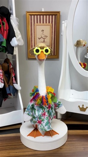 Today’s dress code: tropical, dramatic, and unavailable for responsibilities. 🌴😎🪿 #GiddyTheGoose #OOTD #TropicalStyle #PorchGoose #GooseTok