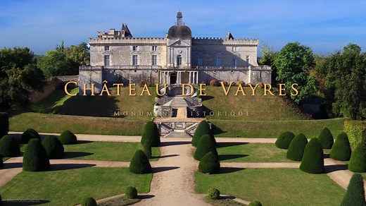 😍Le château de Vayres, un véritable balcon sur la Dordogne ! ☀Le château a appartenu à la famille d’Albret et à son plus illustre représentant, le roi de France Henri IV. ✨Son architecture conjugue harmonieusement le Moyen Age, la Renaissance et le classicisme du XVIIè siècle, créant un ensemble d’une grande beauté et d’un charme envoûtant. Vidéo de photodrone33 ☀☀ | Bouger A Bordeaux