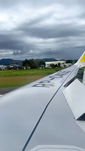 My brain during landing 200.. 100.. 50.. 40.. 30.. 20.. 10.. Retard... boom touchdown 😅 #AviationLife #PilotMindset #LandingFocus #AviationSpotting | Airplane Spotting