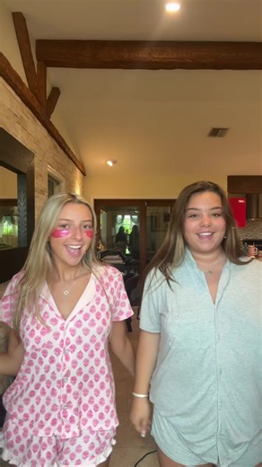 yay prom w my best friend 🤗@adriana | prom