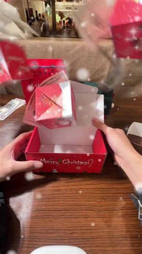 This money explosion box is the ultimate Christimate Christmas surprise. Load it with cash or photos and watch it blast open. Reusable, hilarious, and guaranteed reactions. #moneygift #christmasgift #viralproducts #giftideas #tiktokshopcybermonday