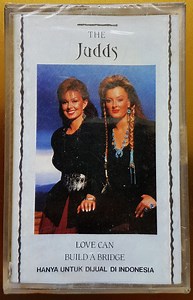 The Judds - Love Can Build A Bridge