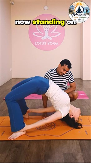 Wheel pose & Neck bending #yoga #sports #yogagirl #shorts #shortsvideo #shortsviral #yogaqueen #omg