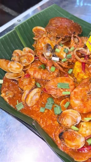 New year makan di📍Happy Seafood Medan, rame poll kunjungi juga original vt ini by :Haikaka (delete video? DM mimin ya) #medan #kulinermedan #rekomendasimakanan #2025