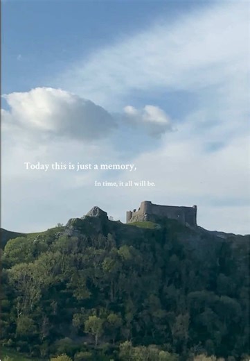 May 2021📍Carreg Cennen, Carmarthenshire 🏴󠁧󠁢󠁷󠁬󠁳󠁿 #Wales #beautiful #nature #memories