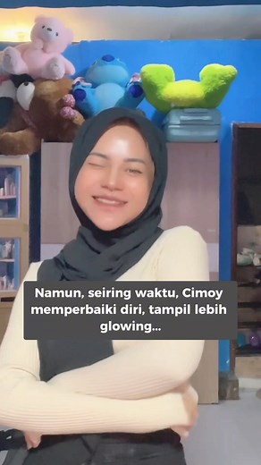 Ingat Cimoy Montok Dulu Viral dengan Penampilannya, Kini Baru Saja Dilamar dan Bikin Pangling Wanita yang dikenal sebagai Cimoy, dengan nama asli Nuraini, kini dikabarkan telah dilamar oleh kekasihnya yang juga seorang seleb Tok. Pada awal kemunculannya, Cimoy sempat mendapat kritikan karena dinilai berpakaian terlalu seksi meski usianya masih di bawah umur. | Pojokjabarcom